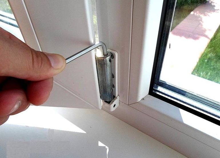Comment réparer une poignée de fenêtre en plastique