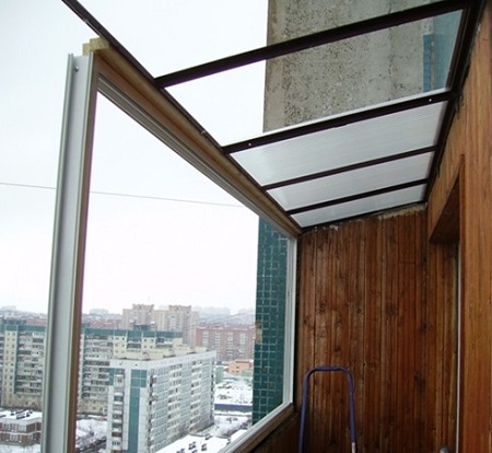 Balcon de toit en polycarbonate