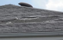 Mái nhà bị hư hại