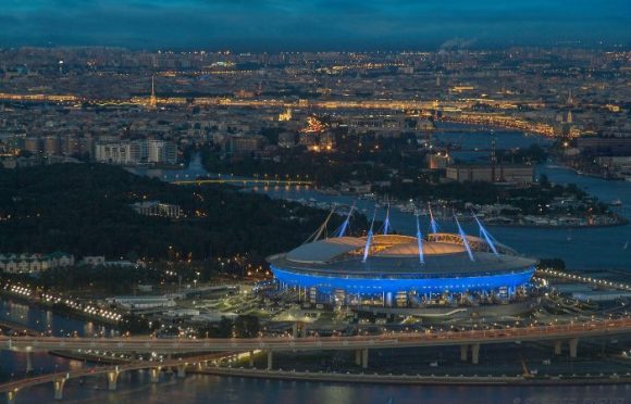 Uitzicht op het stadion in St. Petersburg vanaf het dak van het Lakhta Center