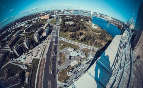 Uitzicht vanaf het dak van het wooncomplex Alexander Nevsky in St. Petersburg