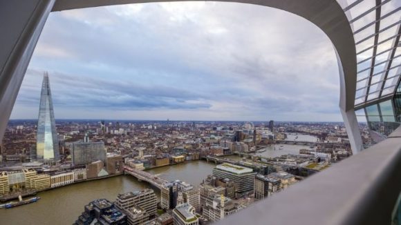 Uitzicht vanaf het observatiedek van de Sky Garden-bar in Londen