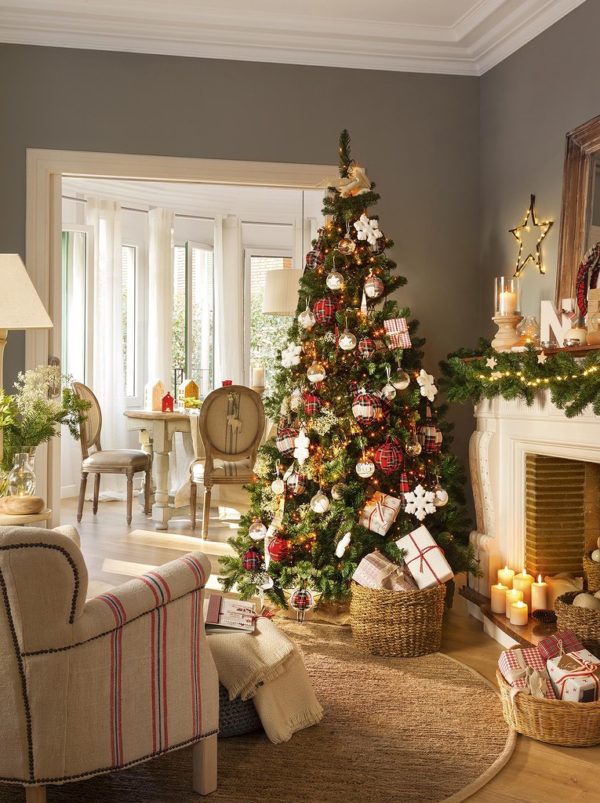 Cây thông Noel - trang trí chính của ngôi nhà cho Giáng sinh