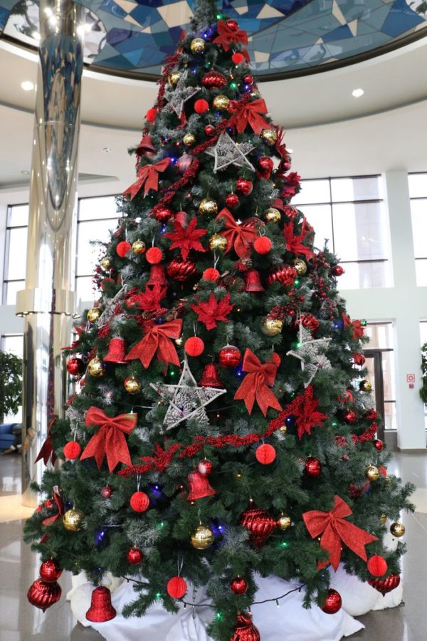L'arbre de Noël est le principal attribut de la fête