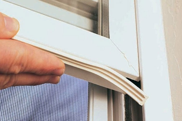 how to insulate plastic windows