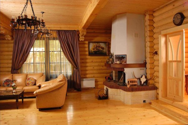 Medinio namo, pagaminto iš medienos, vidaus apdaila