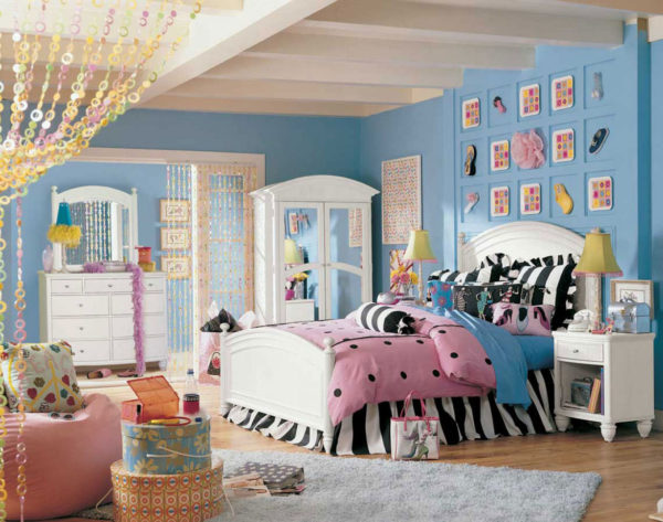 Koks stilius organizuoti mergaitėms kambarys